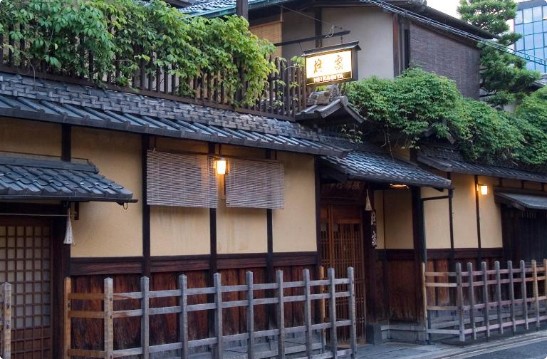 Hiiragiya Ryokan exterior in central Kyoto