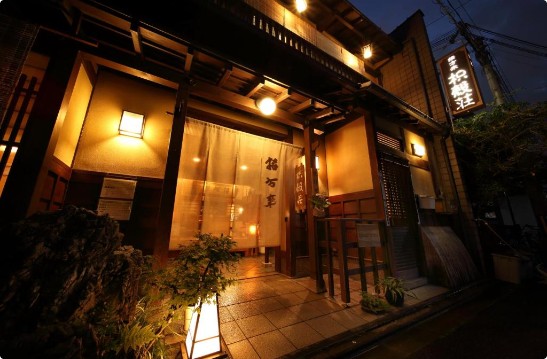 Yadoya Kikokuso ryokan exterior central Kyoto
