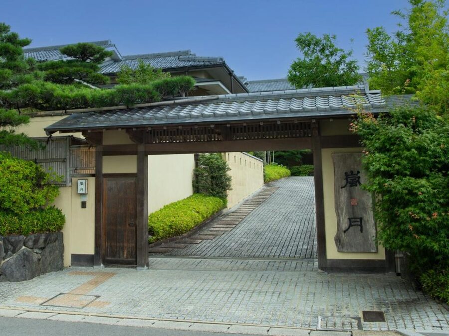 Rangetsu ryokan Arashiyama riverside garden
