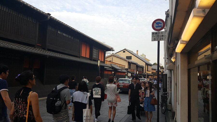 Hanamikoji Street in Gion, Kyoto, with traditional wooden machiya buildings