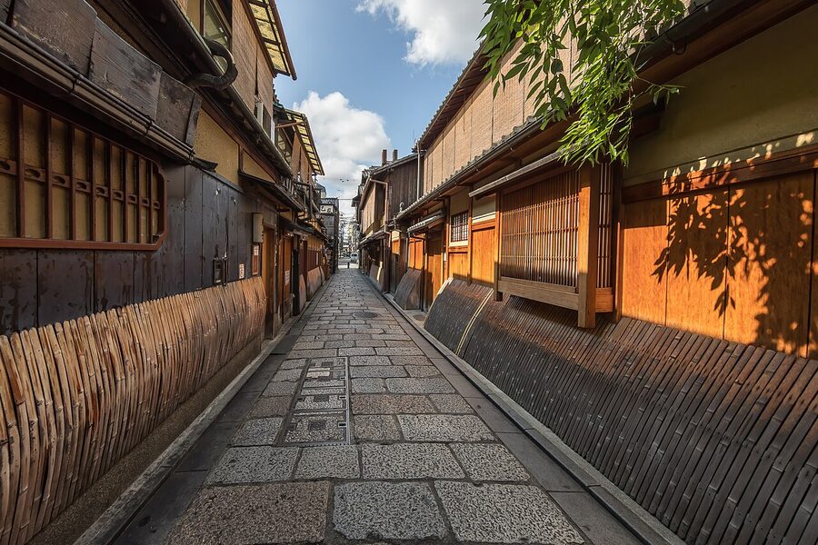 Bamboo and wooden facades with sudare on a Gion cobbled street