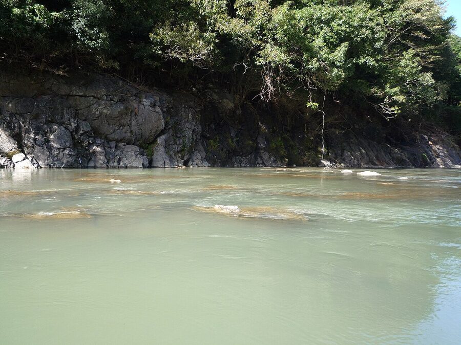 Hozugawa river upstream from Arashiyama