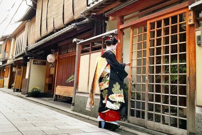 5 Top Highlights of Kyoto Full Day Bike Tour (E-bike option) - The guides are a major part of the experience
