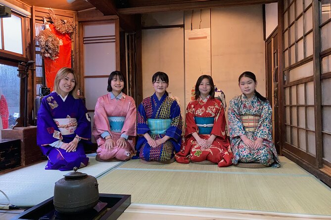 A Unique Antique Kimono and Tea ceremony Experience in English - Choosing an antique kimono with Toku