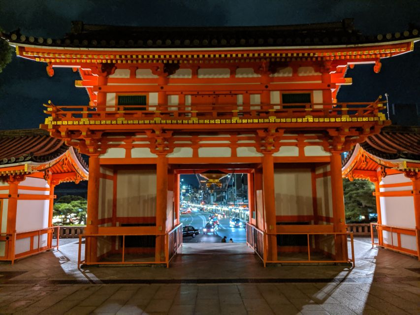 Best of Kyoto: Gion, Geisha, Pagodas & Cobblestones - Why nighttime is the right setting for Gion