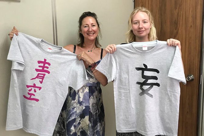 Calligraphy and Make your own Kanji T-shirt in Kyoto - Silk-screen printing your final kanji design