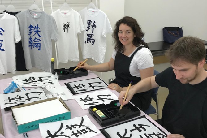Calligraphy and Make your own Kanji T-shirt in Kyoto - The first lesson: kanji, brushes, and basic technique