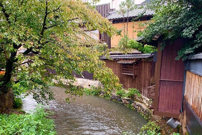 Carefree Private Exploration of Fushimi Inari, Gion, Kiyomizudera, and More - Yasaka Pagoda and the old Higashiyama streets
