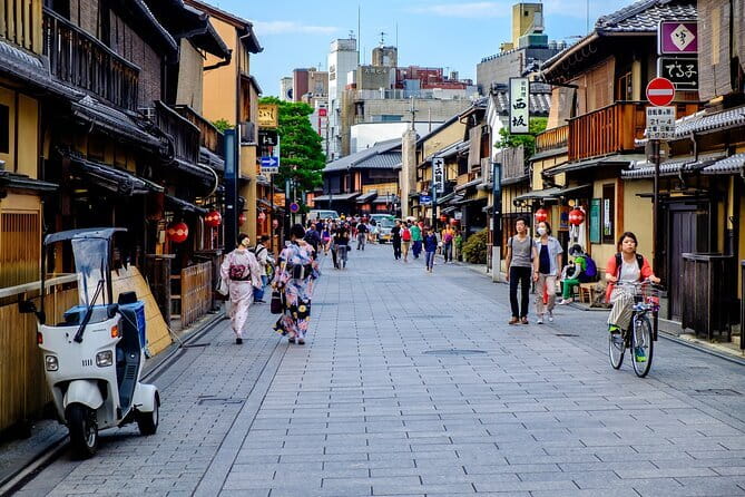 Discover Kyoto by Bike: Authentic Half Day Tour - Shimogamo Shrine: the longest stop of the morning