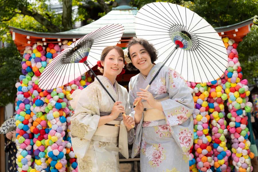 Enjoy Kyoto Summer in Traditional Kimono / Yukata - Hair, Makeup, and Photo Options