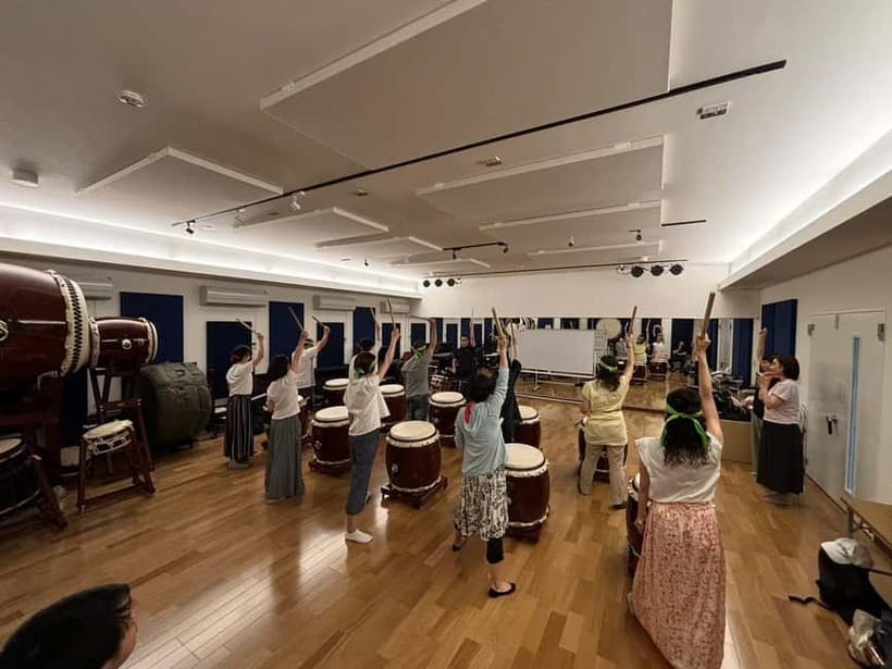 From Kyoto: Japanese Drum Taiko Workshop(in Osaka) - Practicing the basic movements