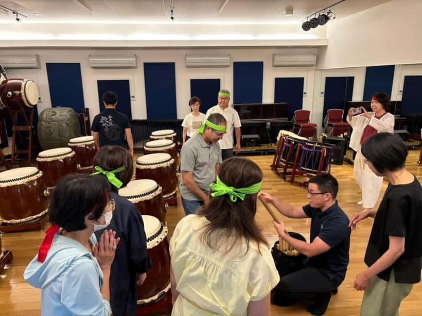 From Kyoto: Japanese Drum Taiko Workshop(in Osaka) - Playing the final song together