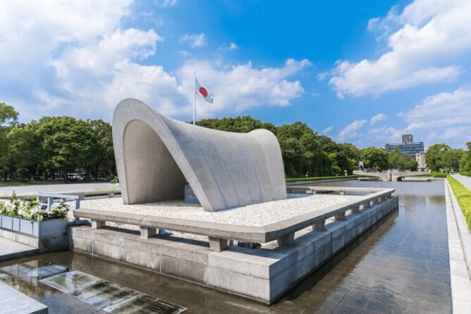 From Osaka/Kyoto: Hiroshima Miyajima Luxury Tour with Guide - One packed day from Osaka or Kyoto