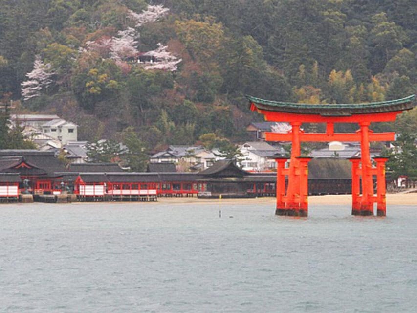 From Osaka/Kyoto: Hiroshima & Miyajima Private Guided Tour - Hiroshima Castle adds a different side of the city