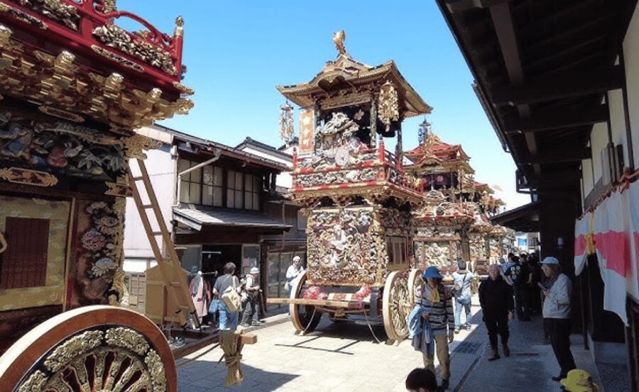 From Osaka/Kyoto: Mount Koya & Wakayama Private Day Trip . - Daimon Gate and Konpon Daito
