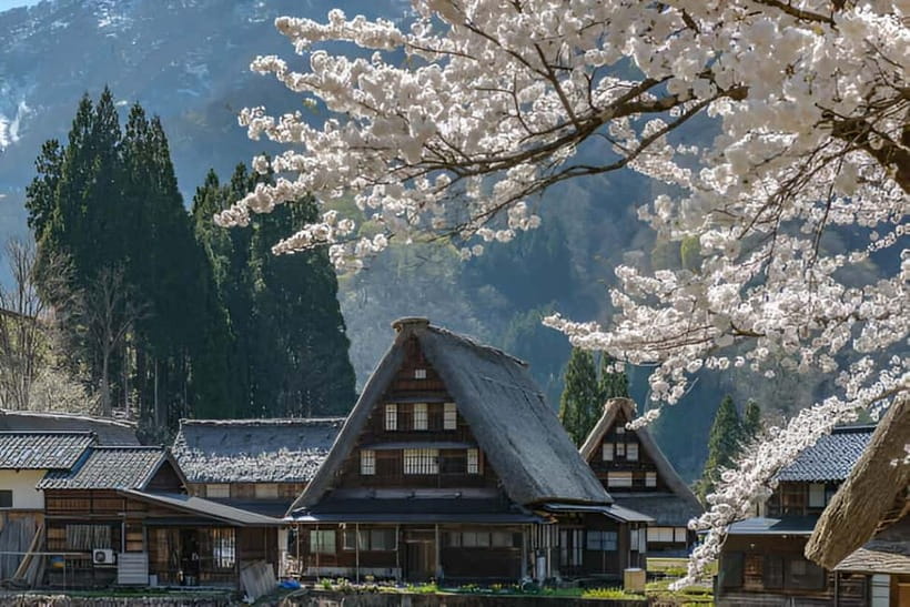 From Osaka/Kyoto: Shirakawa-go and Gokayama Day Tour - Shirakawa-go and its old farmhouses