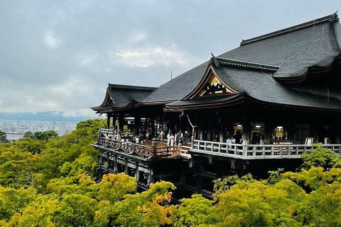 Full-Day Kyoto Group Tour with an Expert Local Guide - Yasaka Shrine and the center of Gion
