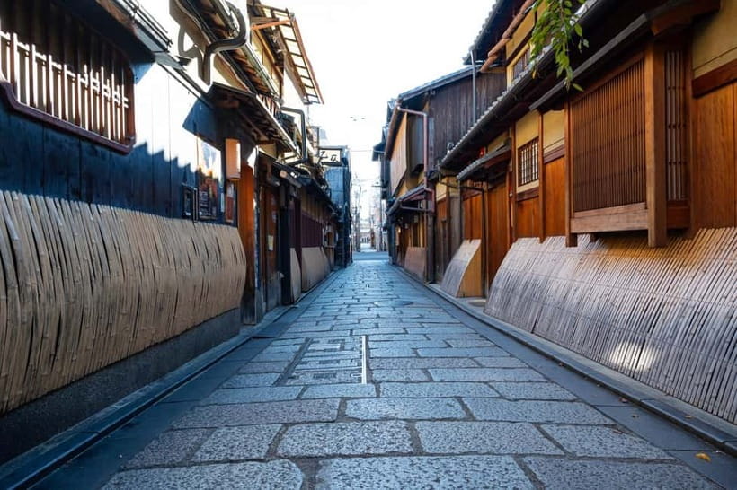 Geisha at Dusk: A Stroll Through Old Kyoto - Starting with Ebisu Shrine and its unusual coin ritual