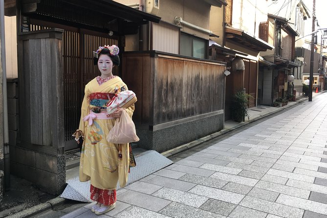 Gion Night Walking Tour - Why Gion works best after sunset