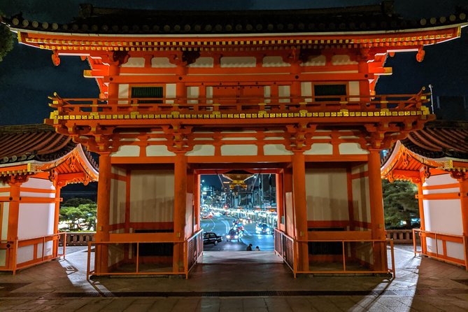 Gion Night Walking Tour - Yasakanoto gives you a classic night view