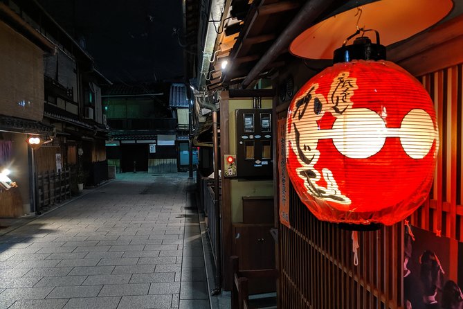 Gion Night Walking Tour - Yasaka Shrine under lantern light