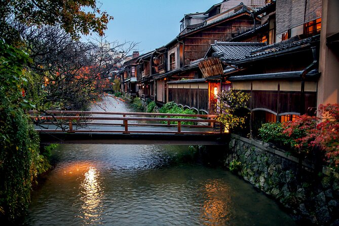 Guided Gion Tour: Explore Kyoto’s Historic Geisha District - Yasaka Shrine, lanterns, and Kyoto’s public rituals