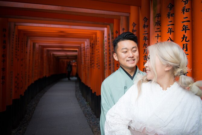 Guided Photoshoot of Fushimi Inari Shrine and Secret Bamboo Grove - Shrine entrance photos with fox statues and gold details