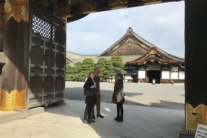 Half-Day Private Walking Tour in Kyoto - A short but useful stop at Yasaka Shrine