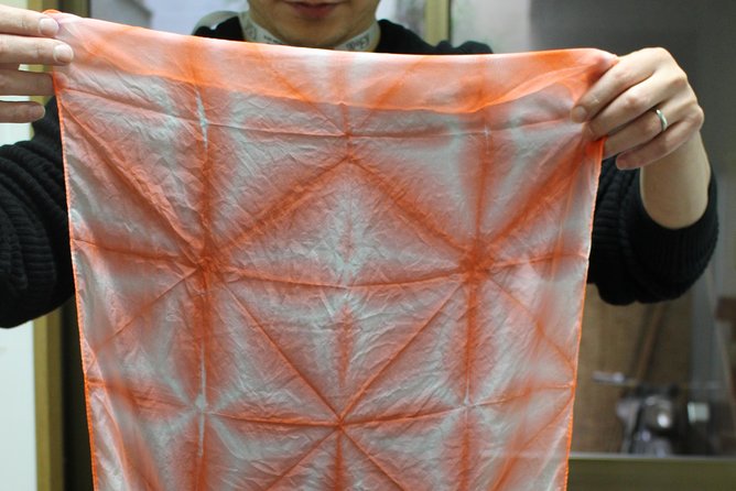 Hanakoushi cotton Scarf Class - The museum shop adds another layer