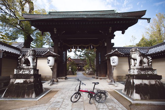 Hidden Kyoto E-Biking tour - Kinkakuji begins the temple circuit