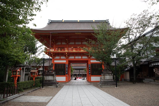 Highlights & Hidden Gems With Locals: Best of Kyoto Private Tour - Nishiki Market for snacks and souvenirs