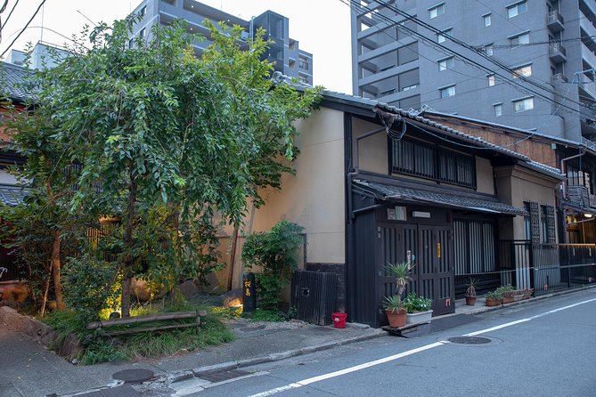 Highlights & Hidden Gems With Locals: Best of Kyoto Private Tour - Why the guide matters more than the route