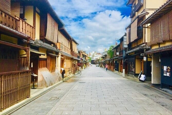 Himeji Castle and Akashi Kaikyo Bridge Walking Tour from Kyoto - A seasonal buffet at Hotel Nikko Himeji