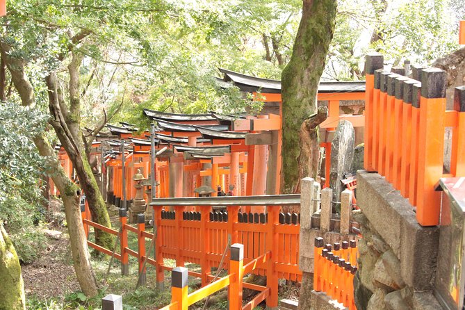 Inside of Fushimi Inari - exploring and lunch with locals - Why this Fushimi Inari walk feels different