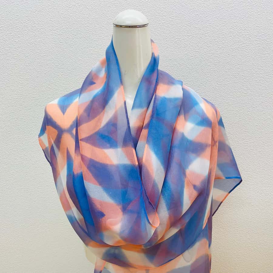 Itajime Shibori Scarf Class at Kyoto Shibori Museum - Making a scarf with boards and two dyes