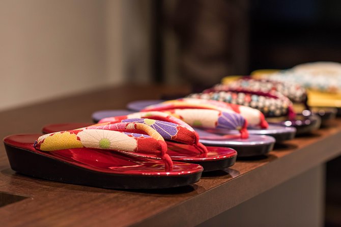 Kimono and Yukata Experience in Kyoto - Choosing between a kimono and a yukata