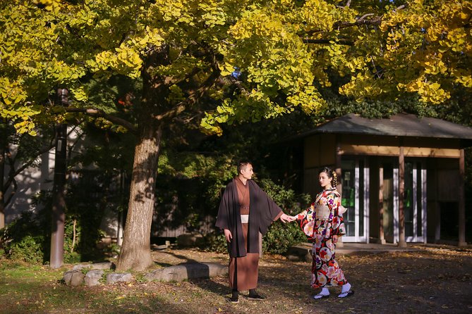 Kimono rental - Getting dressed by staff