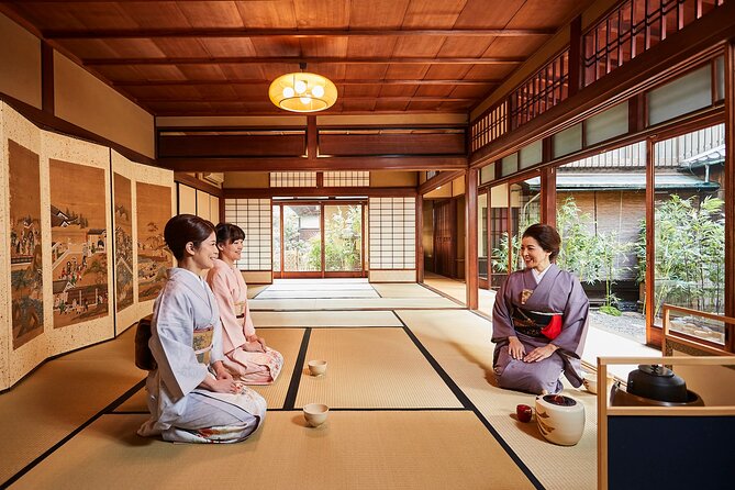 Kimono Tea Ceremony at Kyoto Maikoya, NISHIKI - Choosing a Kimono at Maikoya Nishiki