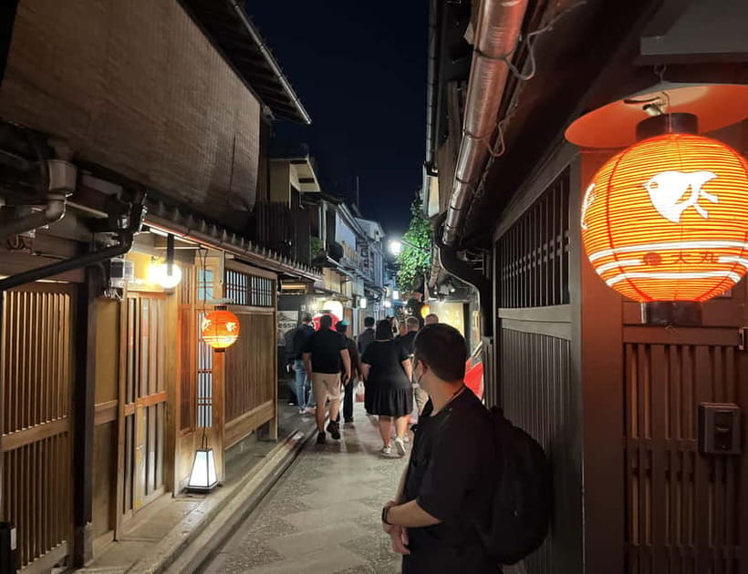 Kioto: Gion Tour, recorrido a pie (Español/Castellano) - Yamato-dori leads into Gion Kobu