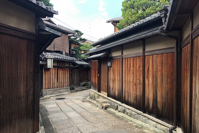 Kiyomizu Temple and Backstreets of Gion, Half Day Group Tour - A Japanese garden and the view of Yasaka Pagoda