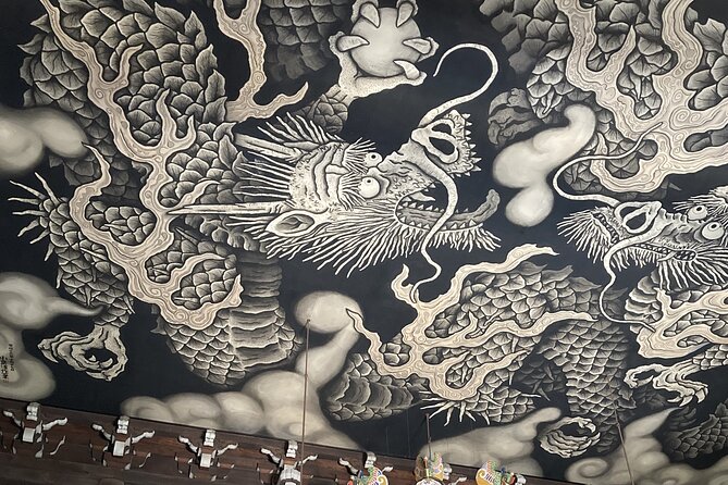 Kiyomizu Temple and Backstreets of Gion, Half Day Group Tour - Walking into Gion and Hanamikoji