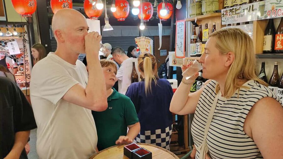 KIYOTO's Private Wander: Highlights & Hidden Gems - Meeting your guide and avoiding confusion
