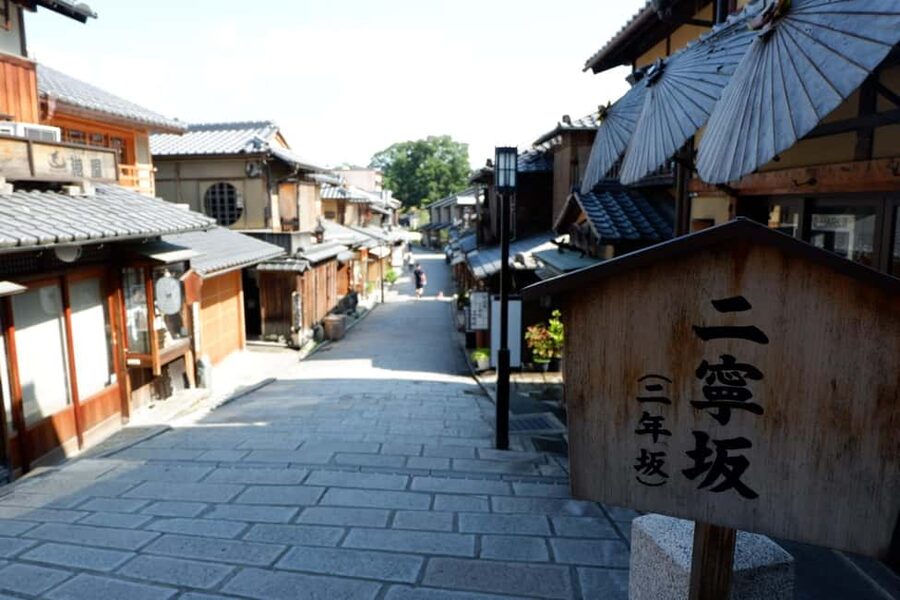 KIYOTO's Private Wander: Highlights & Hidden Gems - Nishiki Market is the best food stop