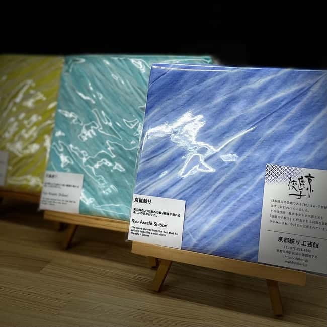 Kyo-arashi Shibori Scarf Class at Kyoto Shibori Museum - Waiting for the dye to dry