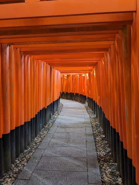 Kyoto: 1.5-Hour Guided Tour of Fushimi Inari Shrine - What the guide adds to the experience