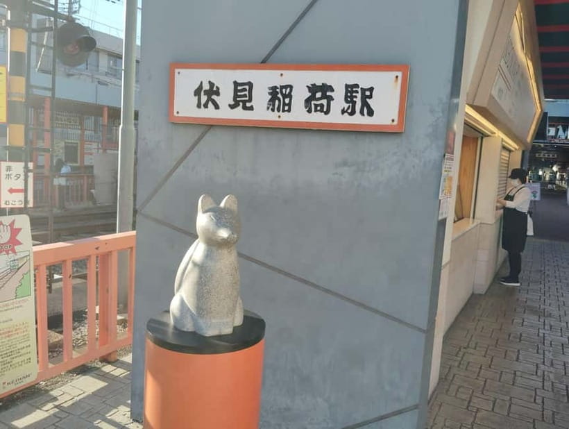 Kyoto: 1.5-Hour Guided Tour of Fushimi Inari Shrine - Walking beneath the red torii gates