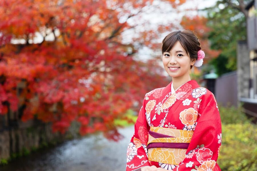 Kyoto: 1 Day Traditional Japanese Kimono Rental Experience - Walking through Gion in traditional sandals