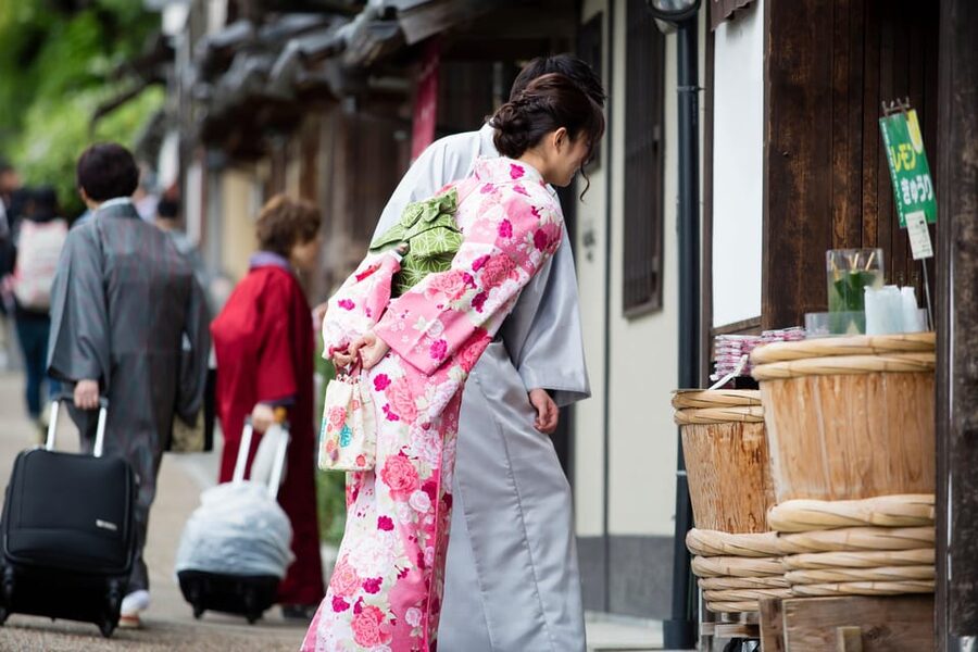 Kyoto: 1 Day Traditional Japanese Kimono Rental Experience - Adding a professional photographer