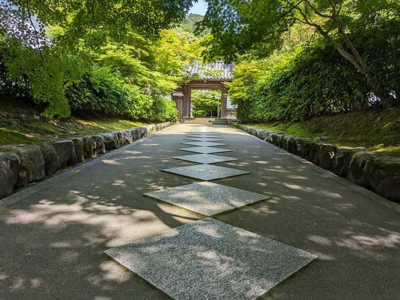 Kyoto: 100% Private Custom Walking Tour (4/8 Hrs) - Geisha districts, shrines, and local customs