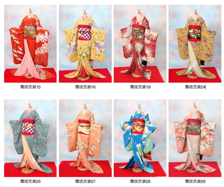 Kyoto: 2-Hour Maiko Makeover and Photo Studio Shoot - The makeup: white face, red accents, and an unpainted neck
